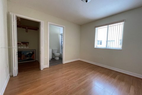 Adosado en alquiler en Miami, Florida, 2 dormitorios, 90.12 m2 № 1921621 - foto 15