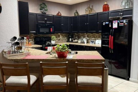 House in Homestead, Florida 4 bedrooms, 210.24 sq.m. № 1993070 - photo 6