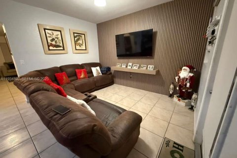 House in Homestead, Florida 4 bedrooms, 210.24 sq.m. № 1993070 - photo 4