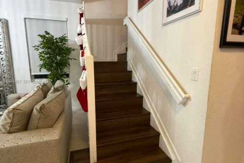 House in Homestead, Florida 4 bedrooms, 210.24 sq.m. № 1993070 - photo 8