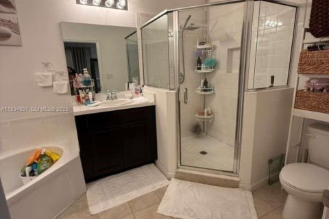 House in Homestead, Florida 4 bedrooms, 210.24 sq.m. № 1993070 - photo 12