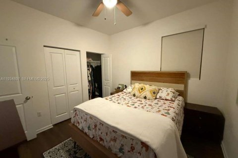 House in Homestead, Florida 4 bedrooms, 210.24 sq.m. № 1993070 - photo 10