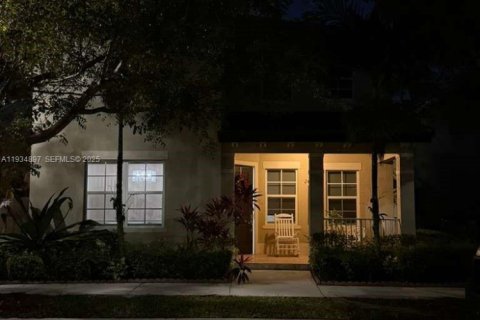 House in Homestead, Florida 4 bedrooms, 210.24 sq.m. № 1993070 - photo 1