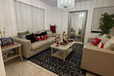 House in Homestead, Florida 4 bedrooms, 210.24 sq.m. № 1993070 - photo 3