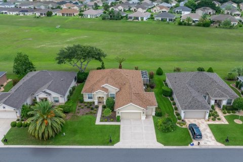 House in Summerfield, Florida 3 bedrooms, 198.72 sq.m. № 1877162 - photo 1