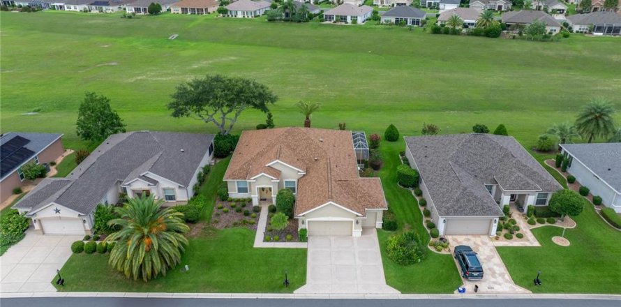 House in Summerfield, Florida 3 bedrooms, 198.72 sq.m. № 1877162