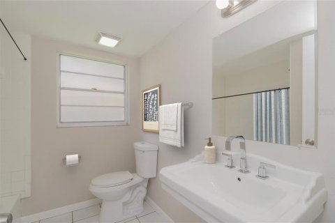 House in Tampa, Florida 3 bedrooms, 138.61 sq.m. № 1843494 - photo 24