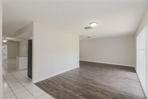 House in Tampa, Florida 3 bedrooms, 138.61 sq.m. № 1843494 - photo 5