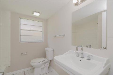 House in Tampa, Florida 3 bedrooms, 138.61 sq.m. № 1843494 - photo 18