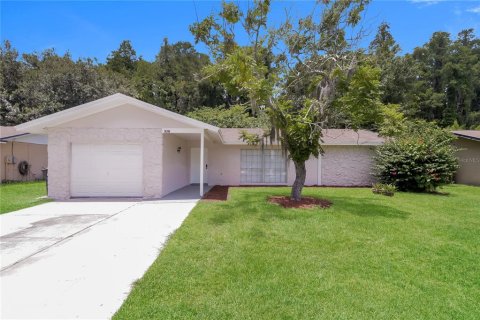 House in Tampa, Florida 3 bedrooms, 138.61 sq.m. № 1843494 - photo 1