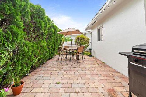 Villa ou maison à vendre à Pompano Beach, Floride: 2 chambres, 123.65 m2 № 1937943 - photo 10