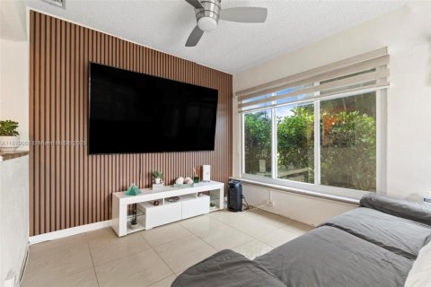 Villa ou maison à vendre à Pompano Beach, Floride: 2 chambres, 123.65 m2 № 1937943 - photo 9