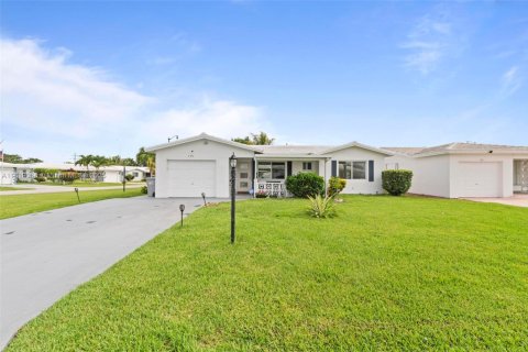 Villa ou maison à vendre à Pompano Beach, Floride: 2 chambres, 123.65 m2 № 1937943 - photo 1