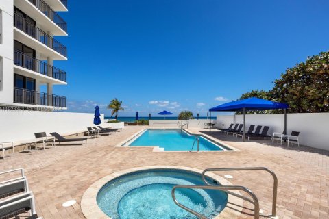 Купить кондоминиум в Бока-Ратон, Флорида 2 спальни, 148.36м2, № 1982174 - фото 26