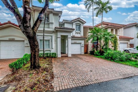 Villa ou maison à vendre à Doral, Floride: 4 chambres, 214.79 m2 № 2024172 - photo 2