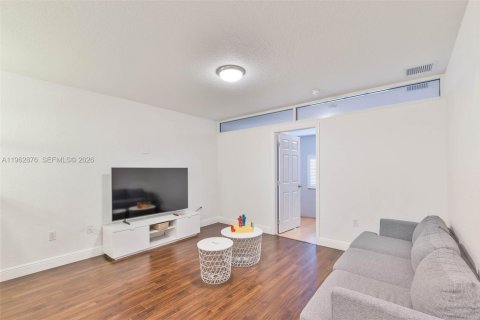 Villa ou maison à vendre à Doral, Floride: 4 chambres, 214.79 m2 № 2024172 - photo 16