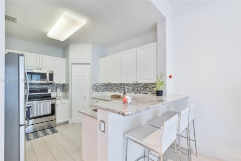 Villa ou maison à vendre à Doral, Floride: 4 chambres, 214.79 m2 № 2024172 - photo 14