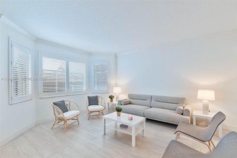 Villa ou maison à vendre à Doral, Floride: 4 chambres, 214.79 m2 № 2024172 - photo 12