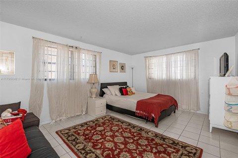 Condo in Miami Beach, Florida, 2 bedrooms № 1940853 - photo 15