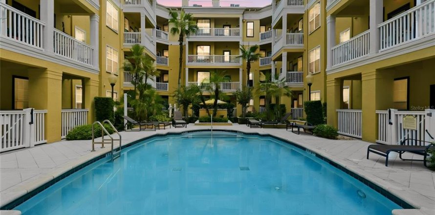 Condominio en Orlando, Florida, 2 dormitorios  № 2341971