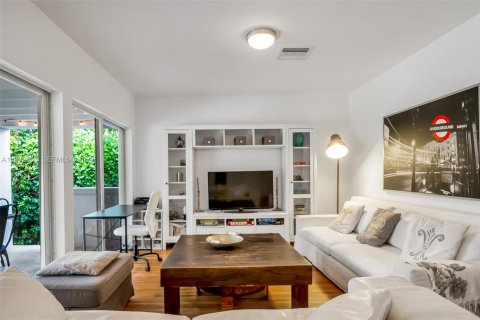 Casa en alquiler en Miami, Florida, 4 dormitorios, 178.74 m2 № 2045937 - foto 21