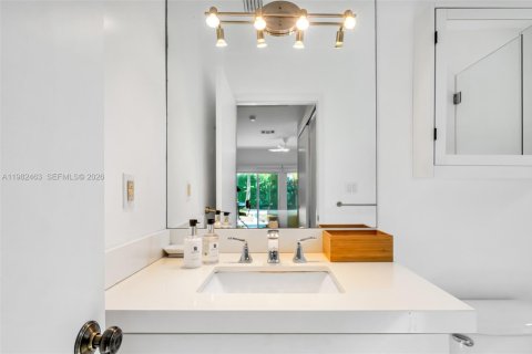 Casa en alquiler en Miami, Florida, 4 dormitorios, 178.74 m2 № 2045937 - foto 29
