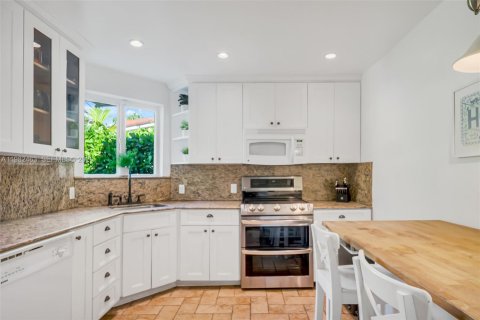 Casa en alquiler en Miami, Florida, 4 dormitorios, 178.74 m2 № 2045937 - foto 17