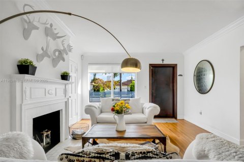 Casa en alquiler en Miami, Florida, 4 dormitorios, 178.74 m2 № 2045937 - foto 10