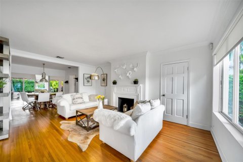 Casa en alquiler en Miami, Florida, 4 dormitorios, 178.74 m2 № 2045937 - foto 12