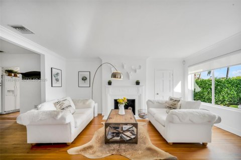 Casa en alquiler en Miami, Florida, 4 dormitorios, 178.74 m2 № 2045937 - foto 13