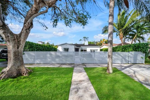 Casa en alquiler en Miami, Florida, 4 dormitorios, 178.74 m2 № 2045937 - foto 8