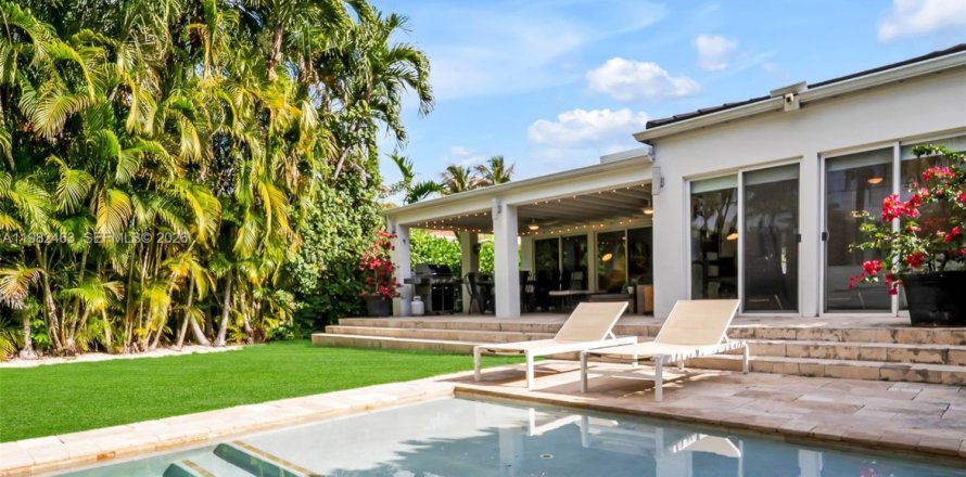 Casa en Miami, Florida 4 dormitorios, 178.74 m2 № 2045937