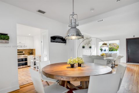 Casa en alquiler en Miami, Florida, 4 dormitorios, 178.74 m2 № 2045937 - foto 16