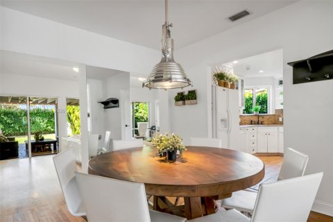 Casa en alquiler en Miami, Florida, 4 dormitorios, 178.74 m2 № 2045937 - foto 15