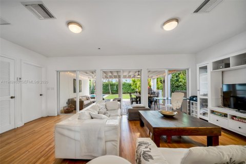 Casa en alquiler en Miami, Florida, 4 dormitorios, 178.74 m2 № 2045937 - foto 19