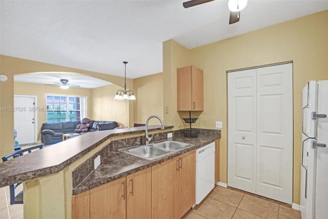 Copropriété à vendre à North Lauderdale, Floride: 2 chambres, 96.15 m2 № 1987137 - photo 2