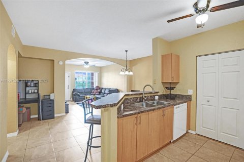 Copropriété à vendre à North Lauderdale, Floride: 2 chambres, 96.15 m2 № 1987137 - photo 4