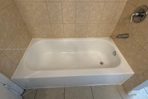 Adosado en alquiler en North Lauderdale, Florida, 3 dormitorios, 158.49 m2 № 2178726 - foto 18