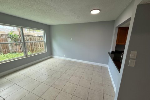 Adosado en alquiler en North Lauderdale, Florida, 3 dormitorios, 158.49 m2 № 2178726 - foto 3