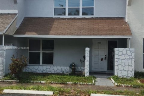 Adosado en North Lauderdale, Florida 3 dormitorios, 158.49 m2 № 2178726