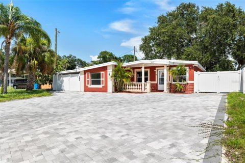 House in Tampa, Florida 4 bedrooms, 121.33 sq.m. № 1835967 - photo 6