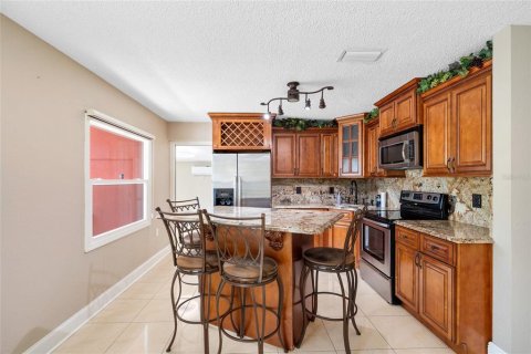House in Tampa, Florida 4 bedrooms, 121.33 sq.m. № 1835967 - photo 15