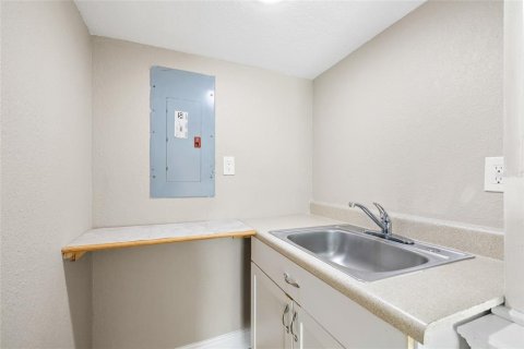 House in Tampa, Florida 4 bedrooms, 121.33 sq.m. № 1835967 - photo 23
