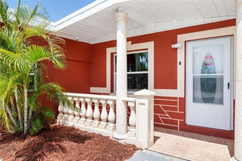 House in Tampa, Florida 4 bedrooms, 121.33 sq.m. № 1835967 - photo 4