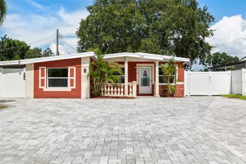 House in Tampa, Florida 4 bedrooms, 121.33 sq.m. № 1835967 - photo 3