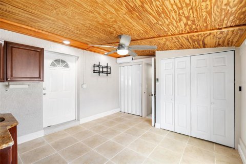 House in Tampa, Florida 4 bedrooms, 121.33 sq.m. № 1835967 - photo 30