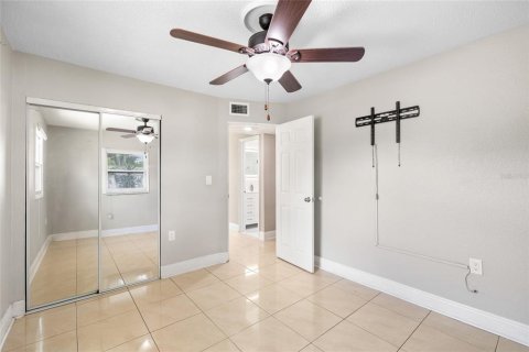 House in Tampa, Florida 4 bedrooms, 121.33 sq.m. № 1835967 - photo 26