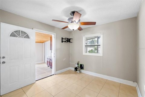 House in Tampa, Florida 4 bedrooms, 121.33 sq.m. № 1835967 - photo 29