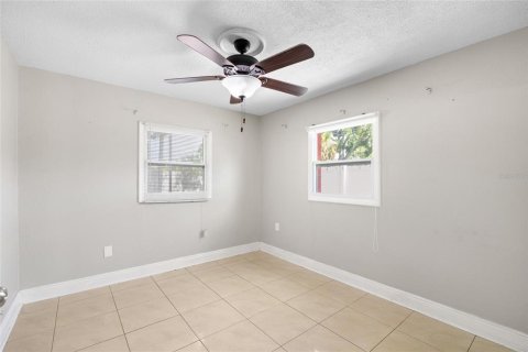 House in Tampa, Florida 4 bedrooms, 121.33 sq.m. № 1835967 - photo 25
