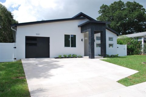 House in Gulfport, Florida 4 bedrooms, 164.99 sq.m. № 1618176 - photo 2